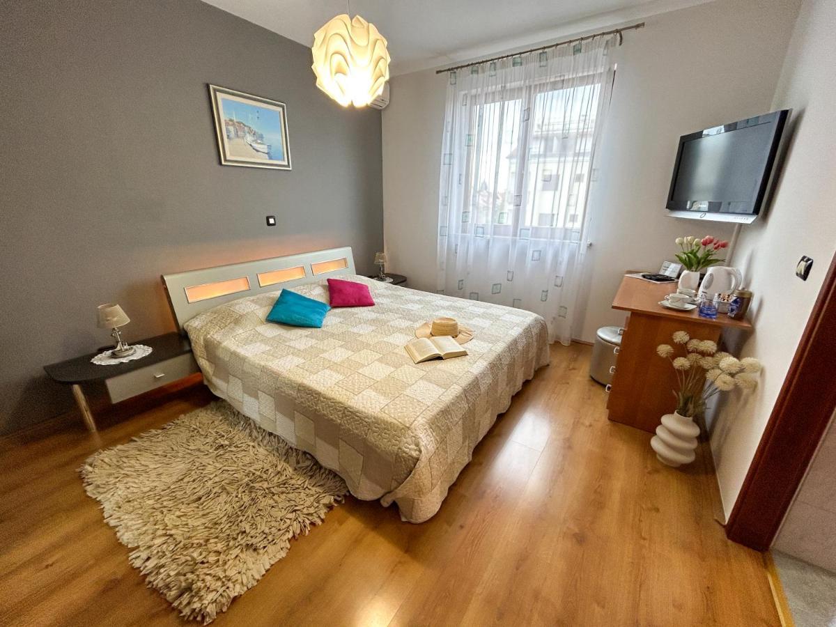 Room Adry Rovinj Exteriör bild